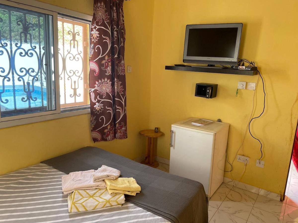 Bed and Breakfast The Compound Bijilo Екстер'єр фото