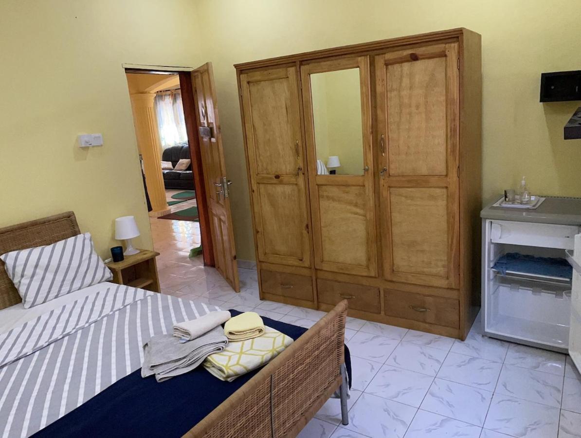 Bed and Breakfast The Compound Bijilo Екстер'єр фото